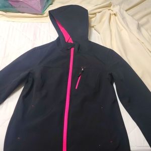 Windbreaker/water resistant jacket